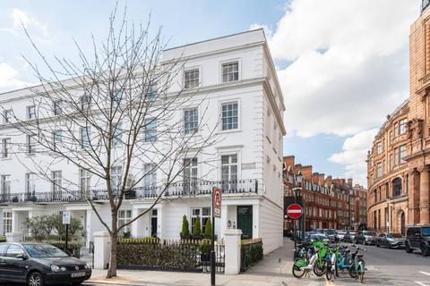 4 bedroom end of terrace house for sale, Walton Place, Knightsbridge, London, SW3