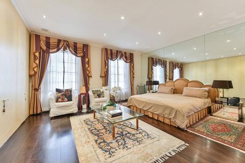 4 bedroom end of terrace house for sale, Walton Place, Knightsbridge, London, SW3