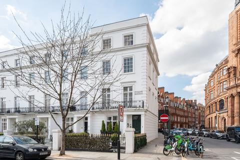 4 bedroom end of terrace house for sale, Walton Place, Knightsbridge, London, SW3