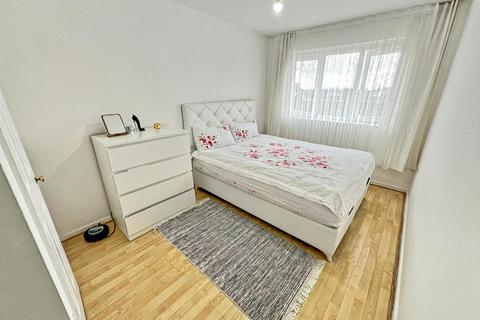 2 bedroom flat for sale, Buxton Close, London