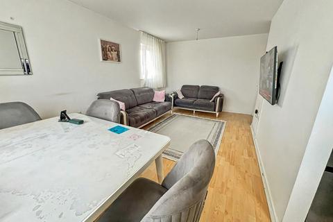 2 bedroom flat for sale, Buxton Close, London