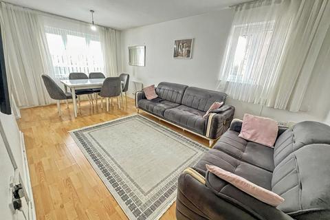 2 bedroom flat for sale, Buxton Close, London
