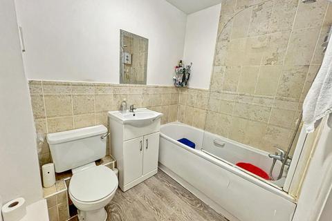 2 bedroom flat for sale, Buxton Close, London