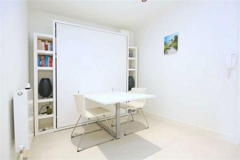 Studio to rent, Cobblestone Square, London E1W