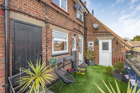 2 bedroom maisonette for sale, Edinburgh Drive, Staines-upon-Thames, Surrey, TW18