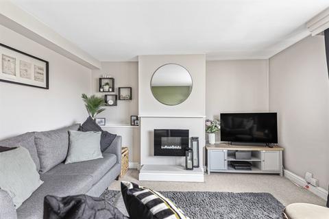 2 bedroom maisonette for sale, Edinburgh Drive, Staines-upon-Thames, Surrey, TW18