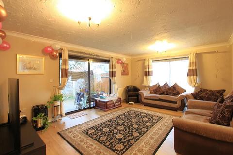1a Sonia Gardens, Hounslow, TW5 0LZ