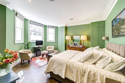 4 bedroom flat for sale, Stafford Terrace, Kensington