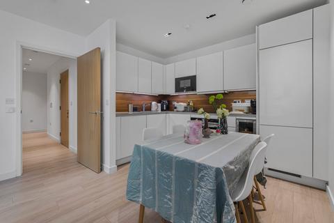 2 bedroom flat for sale, Skyline Apartments, Devan Grove, London