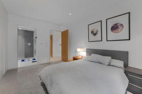 2 bedroom flat for sale, Skyline Apartments, Devan Grove, London