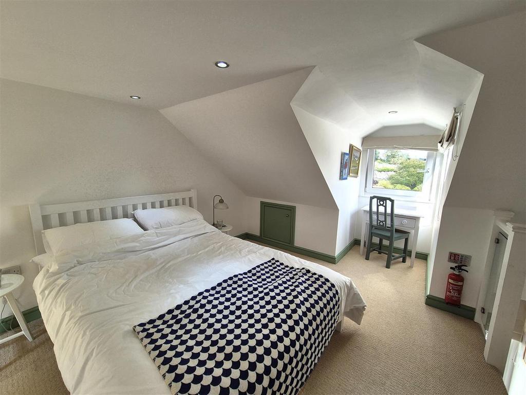 Principal bedroom (2).jpg