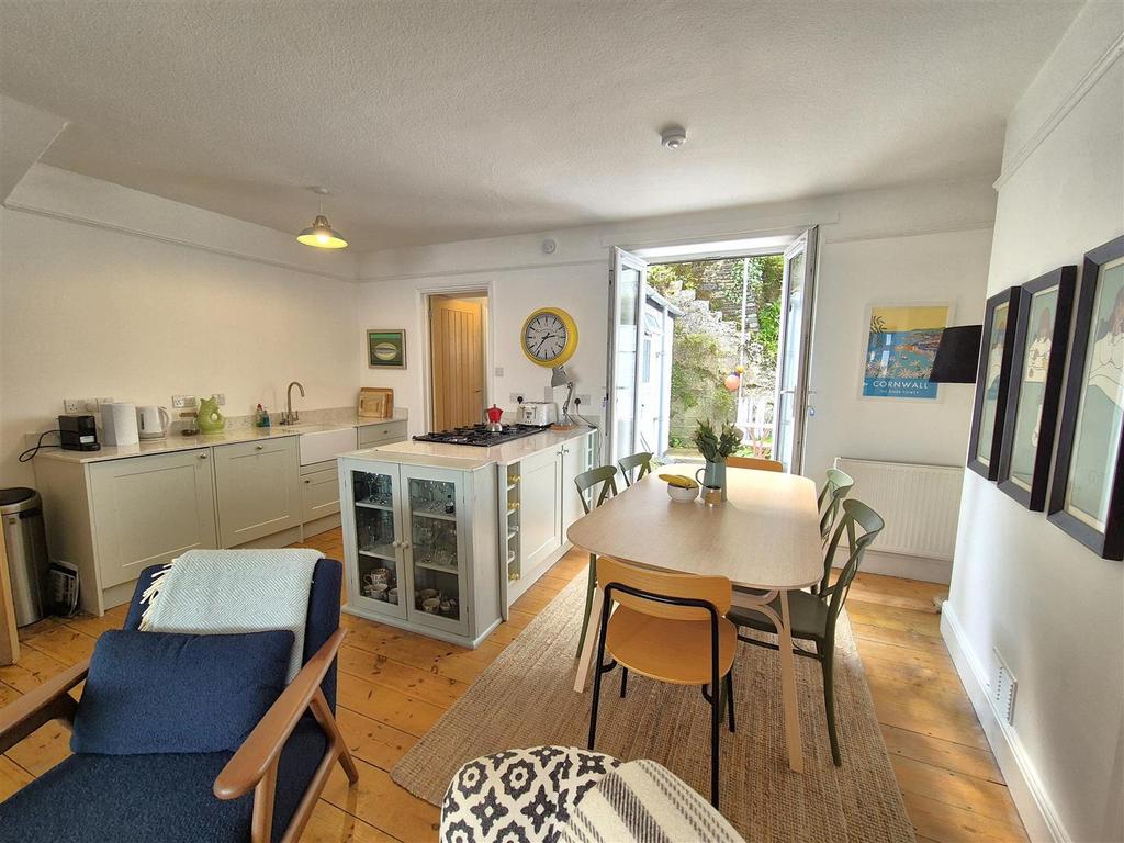 Kitchen dining.jpg