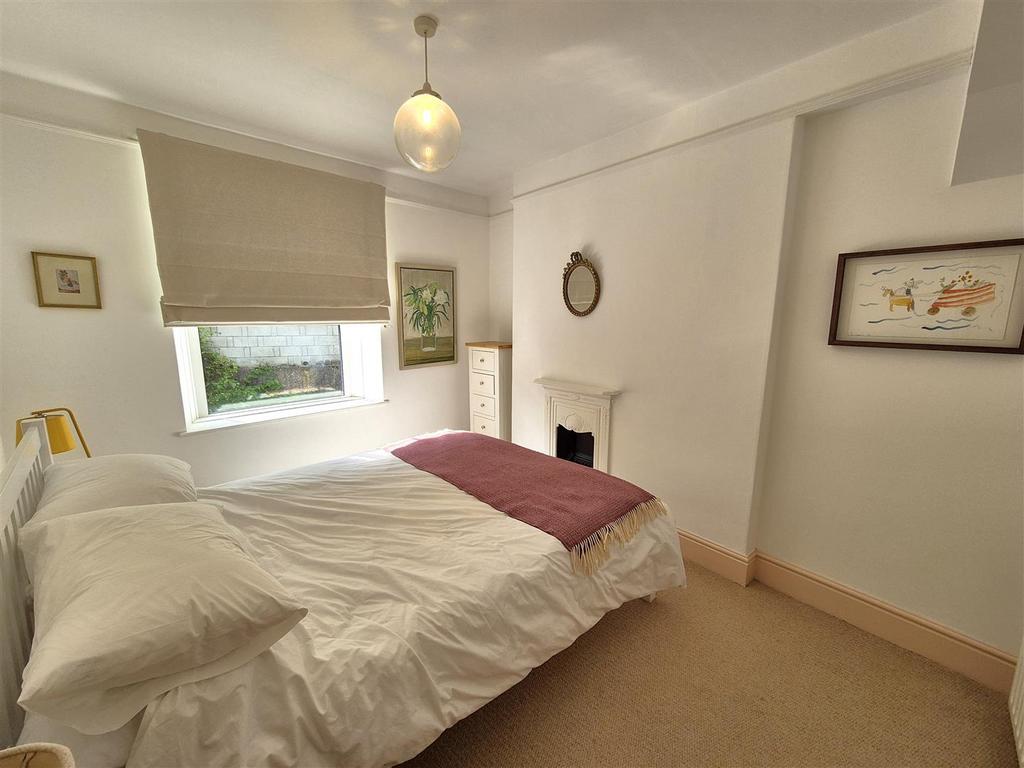 Bedroom 2 (2).jpg