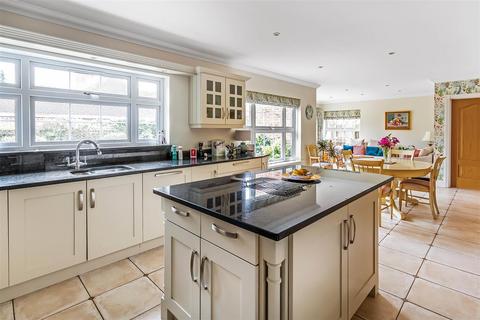 1 Ridgeway Close, Fetcham, Leatherhead, KT22 9BF