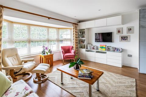 1 Ridgeway Close, Fetcham, Leatherhead, KT22 9BF