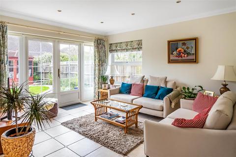 1 Ridgeway Close, Fetcham, Leatherhead, KT22 9BF