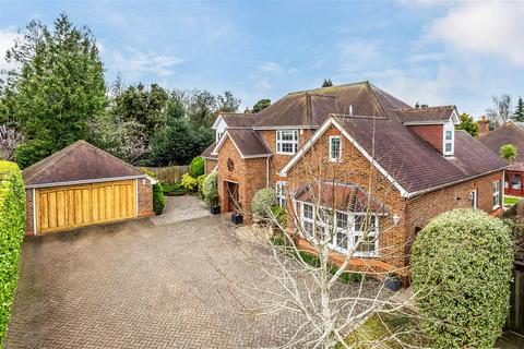 1 Ridgeway Close, Fetcham, Leatherhead, KT22 9BF