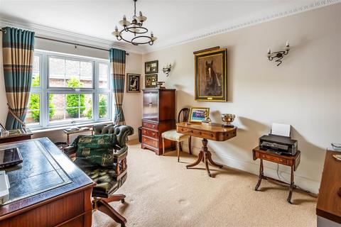 1 Ridgeway Close, Fetcham, Leatherhead, KT22 9BF
