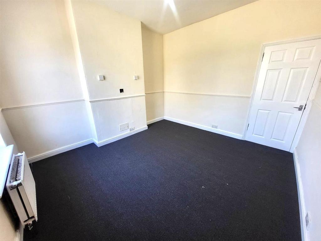 Bedroom 1 Pic 2