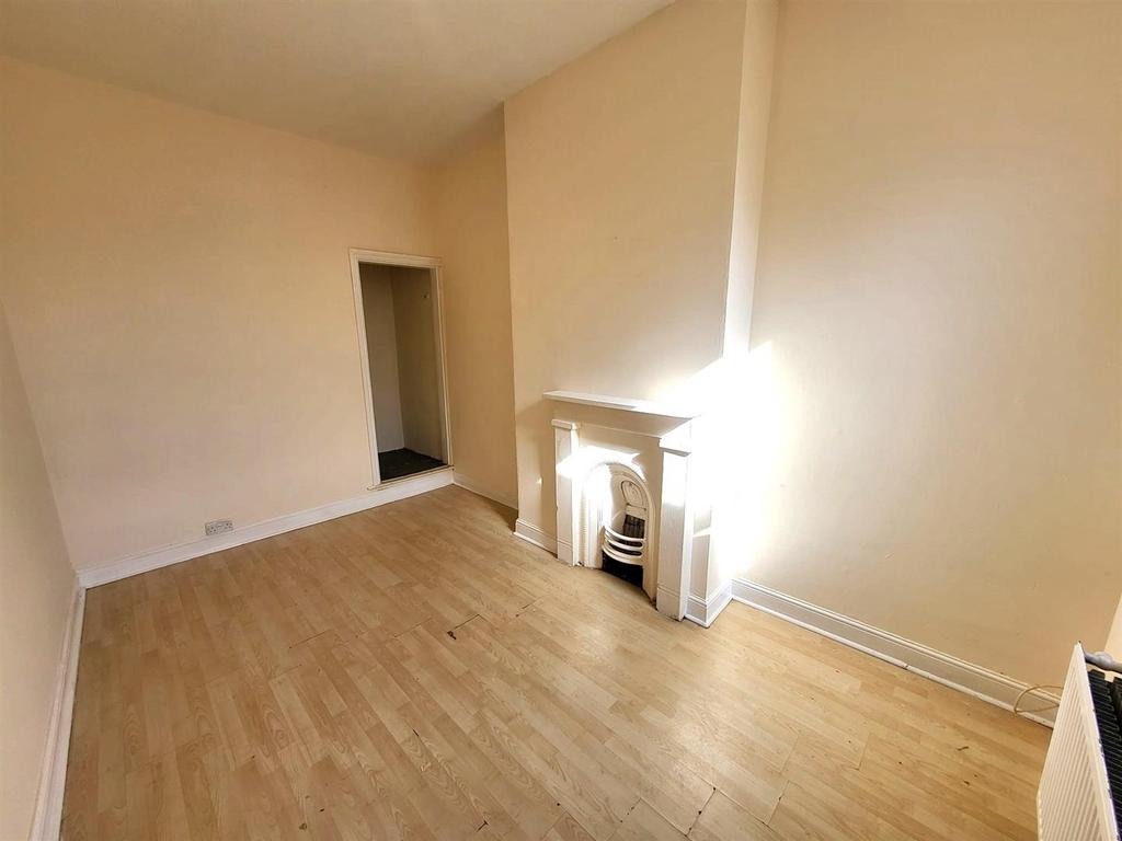 Bedroom 2 Pic 2