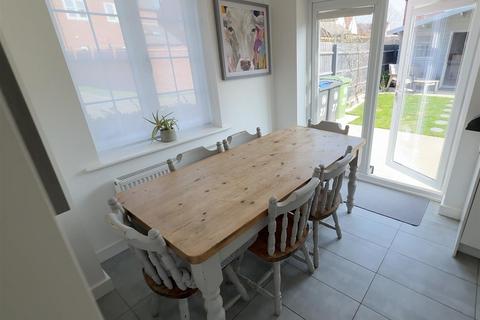 2 bedroom semi-detached house for sale, Hutton Road, Kineton, Warwick