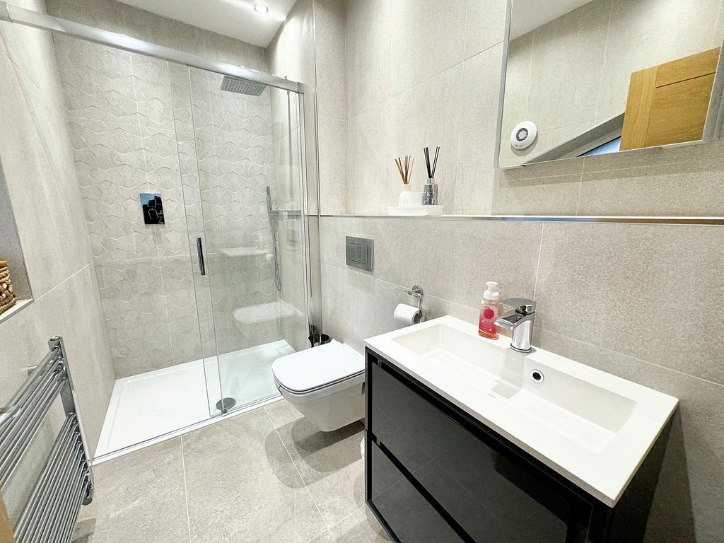 Bedroom Three En-suite