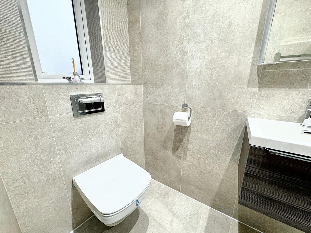 Bedroom Four En-suite