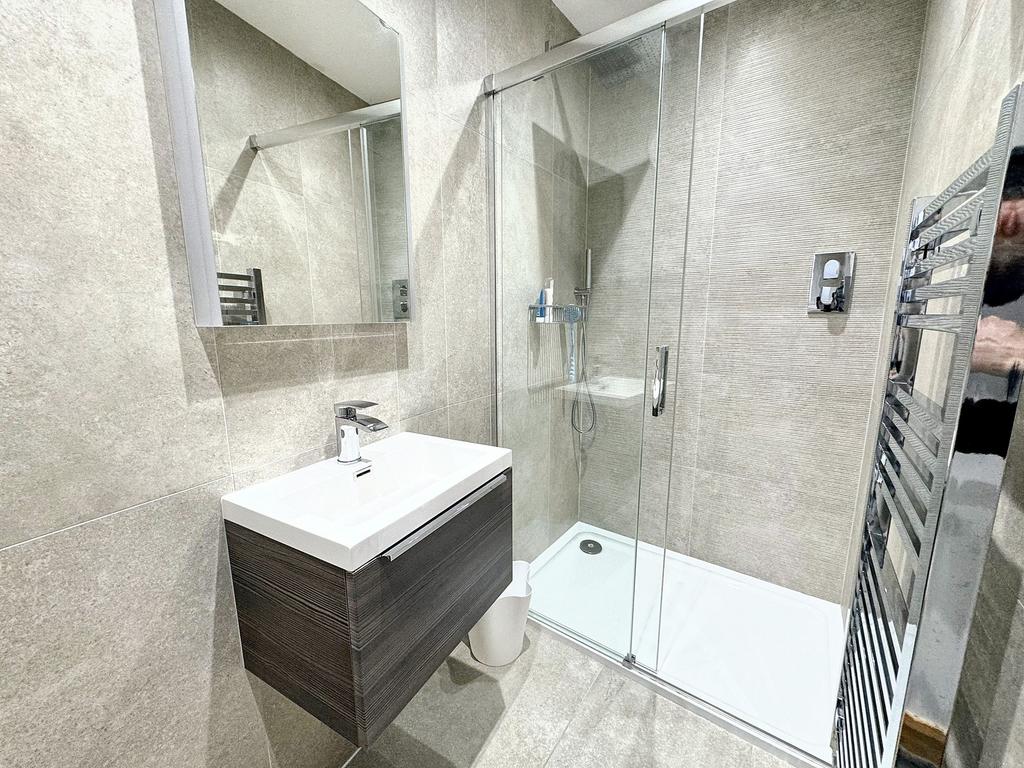 Bedroom Four En-suite