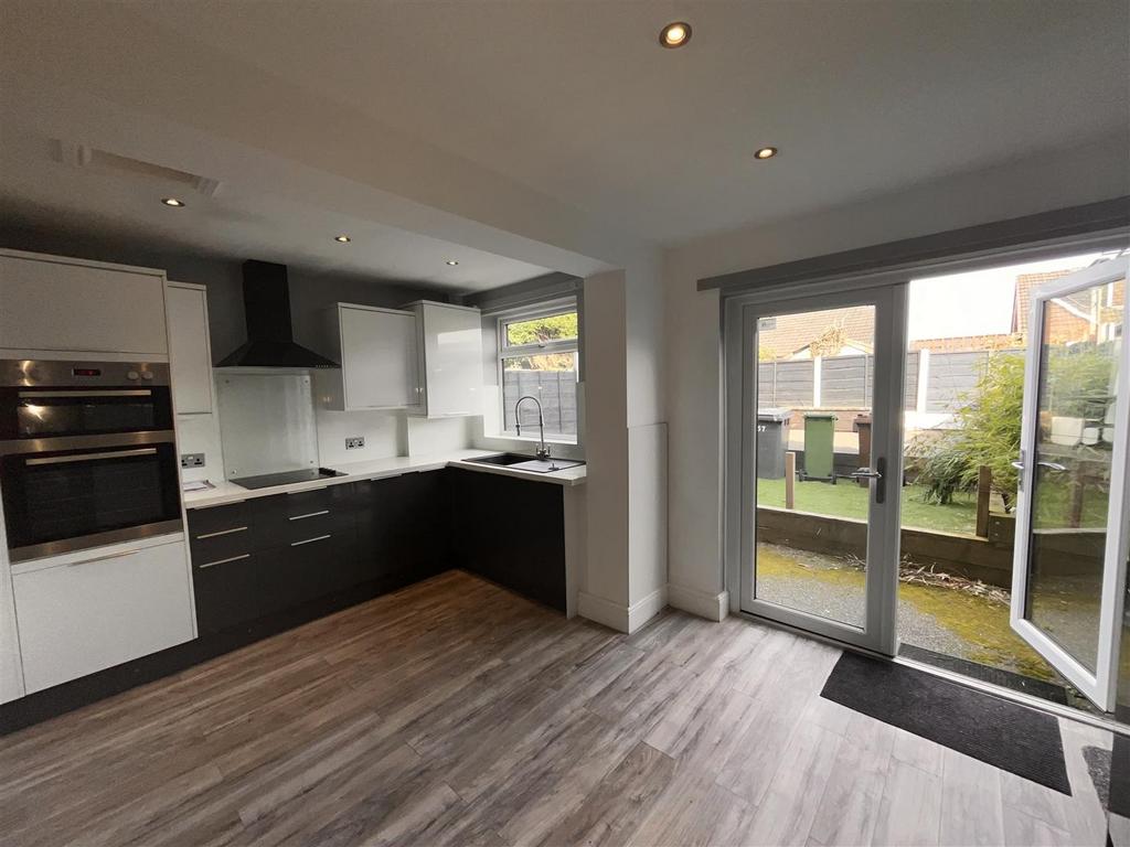 Kitchen patio door to rear