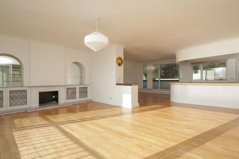 4 bedroom flat for sale, Radnor Cliff, Folkestone, CT20