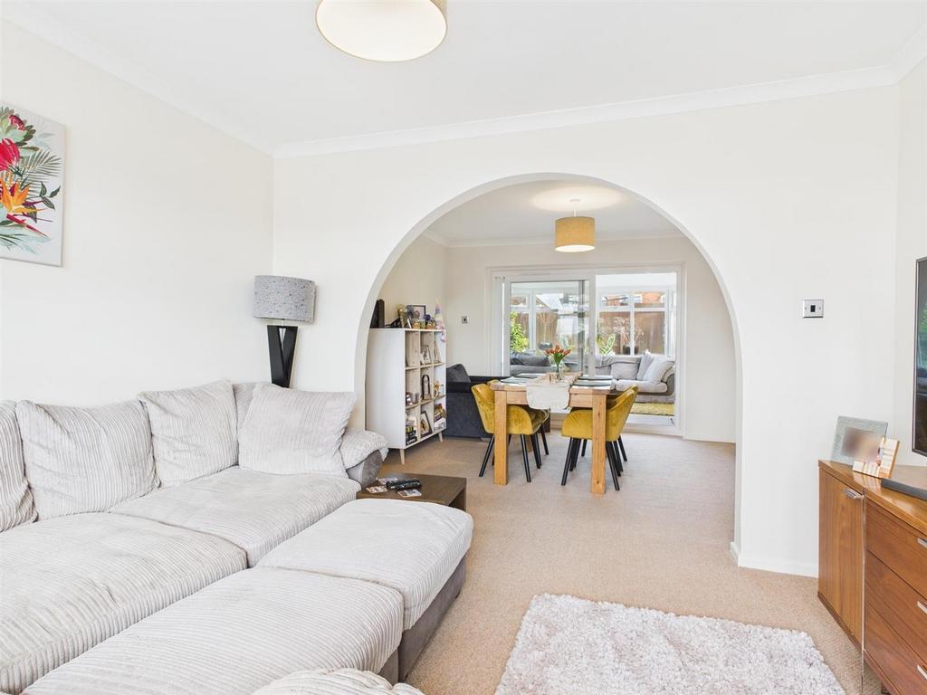 Lounge/Dining Room