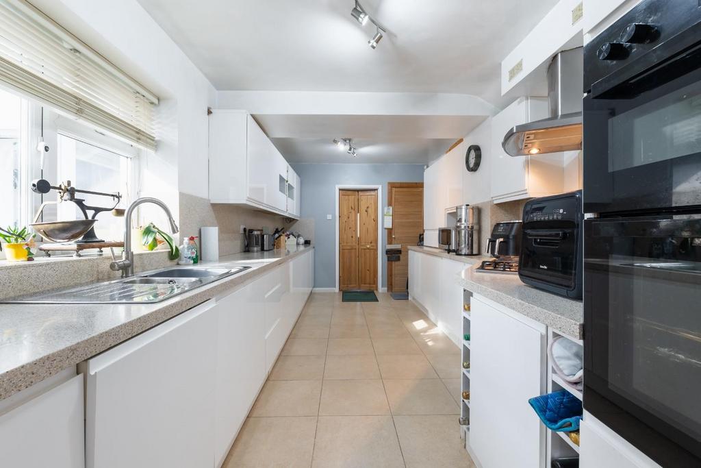 Kitchen-3.jpg