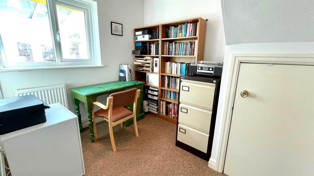 Ground floor study / occasional bedroom