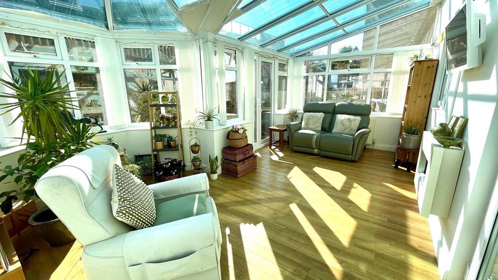 P shaped conservatory