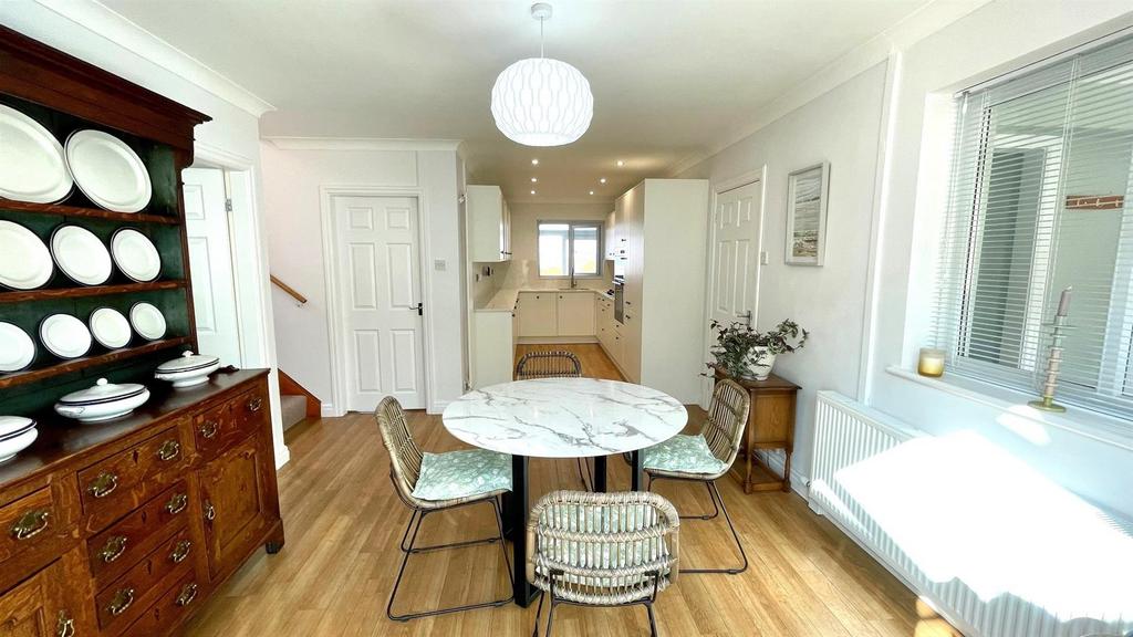 Kitchen/ dining room