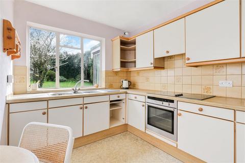 17 Chantry Hurst, Epsom, KT18 7BW