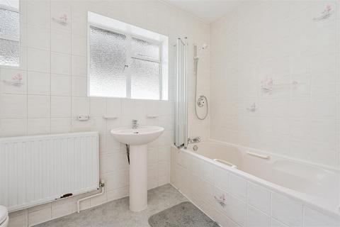 17 Chantry Hurst, Epsom, KT18 7BW