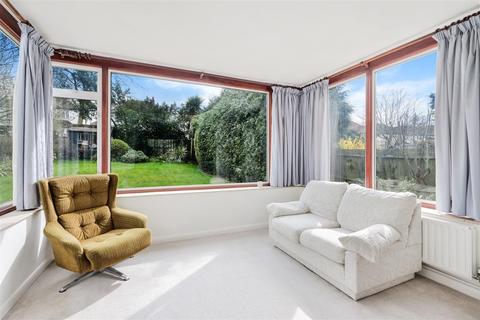 17 Chantry Hurst, Epsom, KT18 7BW