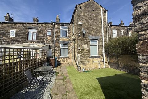 32 West Street, Lees, Oldham, OL4 5AT