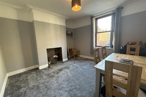 32 West Street, Lees, Oldham, OL4 5AT