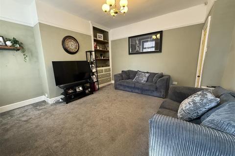 32 West Street, Lees, Oldham, OL4 5AT