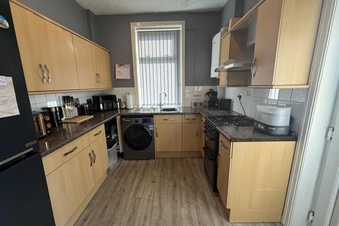 32 West Street, Lees, Oldham, OL4 5AT
