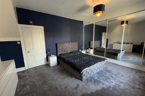 32 West Street, Lees, Oldham, OL4 5AT