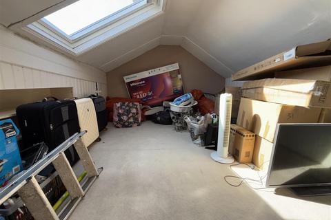 32 West Street, Lees, Oldham, OL4 5AT