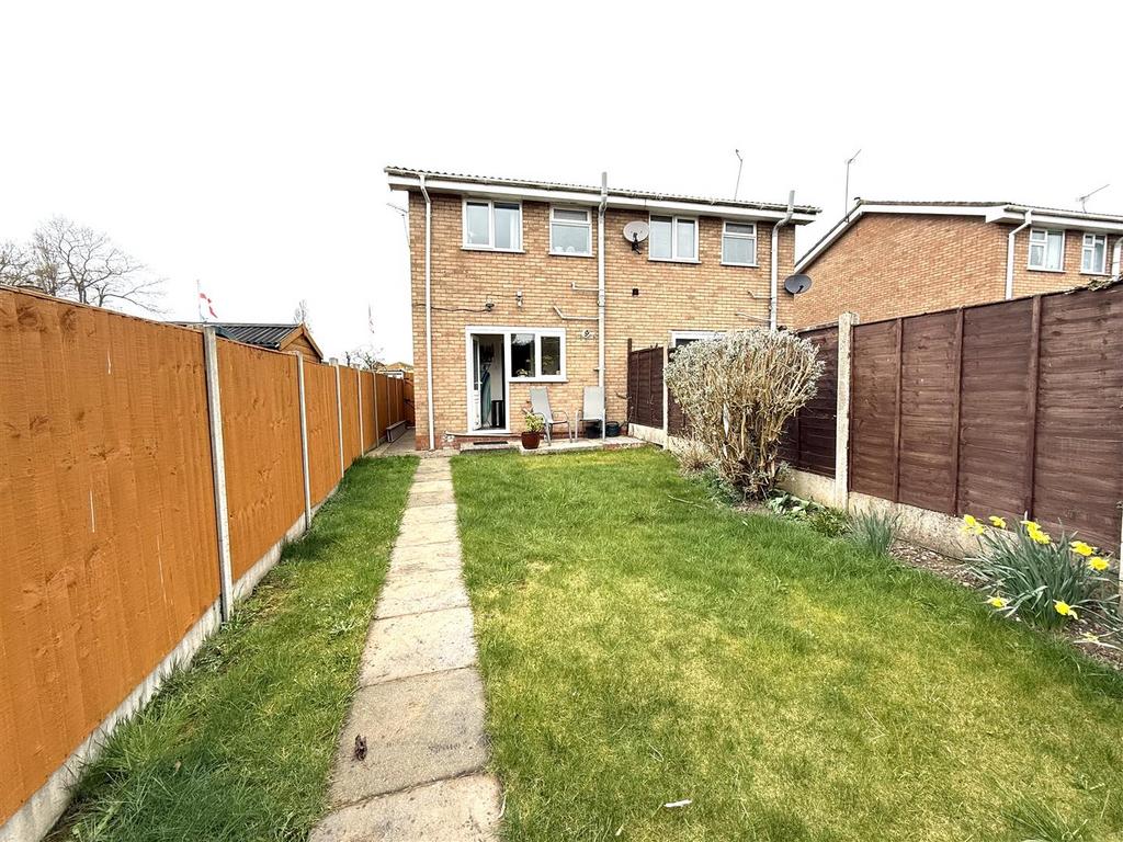 28 watson close rear.jpeg