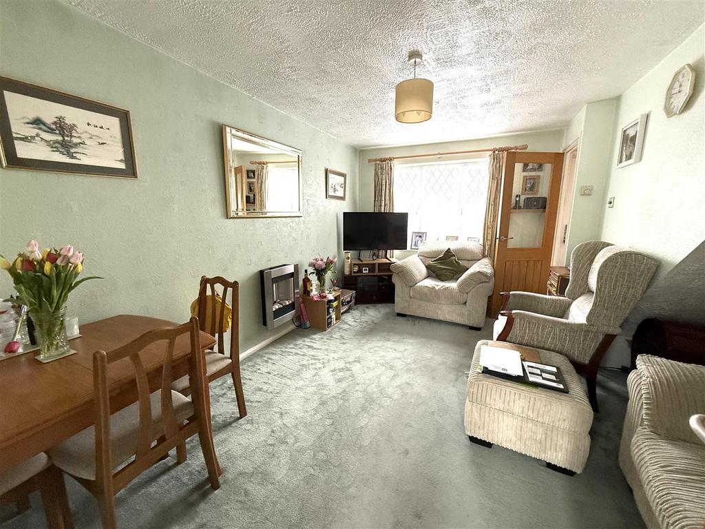 28 watson close lounge 2.jpeg