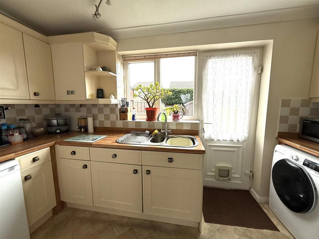 28 watson close kit.jpeg