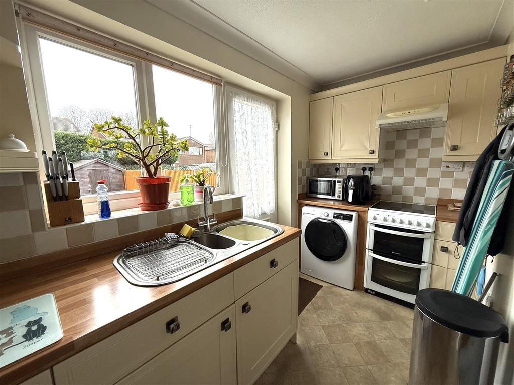 28 watson close kit 2.jpeg