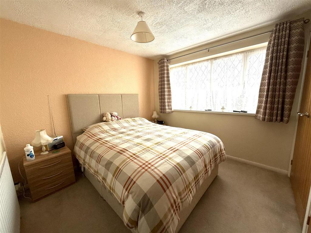 28 watson close bed.jpeg