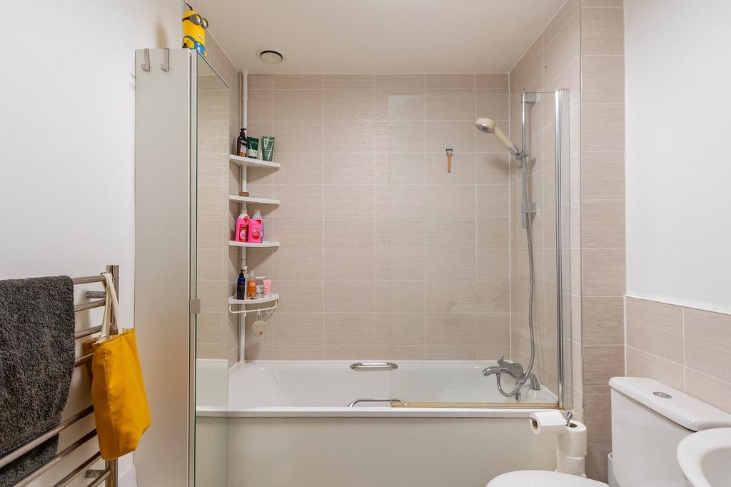 1 S0 HRE - Bathroom B.jpg